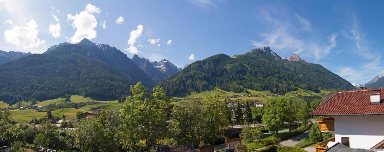 Pension Tina Neustift im Stubaital Eksteriør bilde