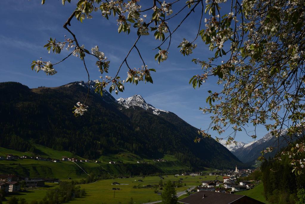 Pension Tina Neustift im Stubaital Eksteriør bilde