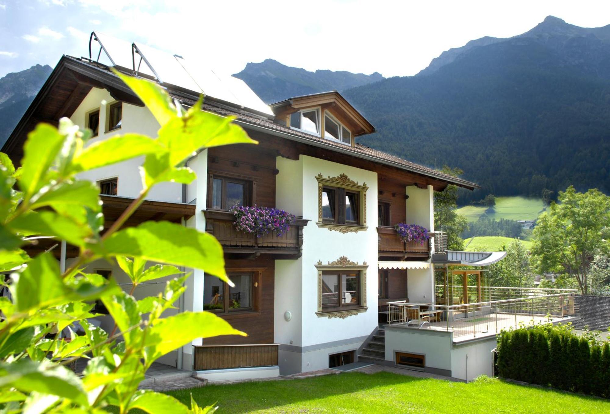 Pension Tina Neustift im Stubaital Eksteriør bilde